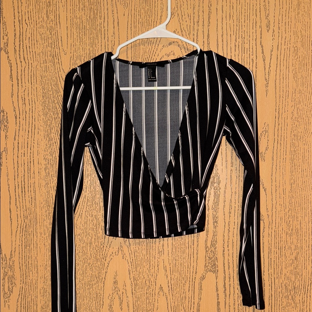 Forever 21 Black and White Striped Crop Top